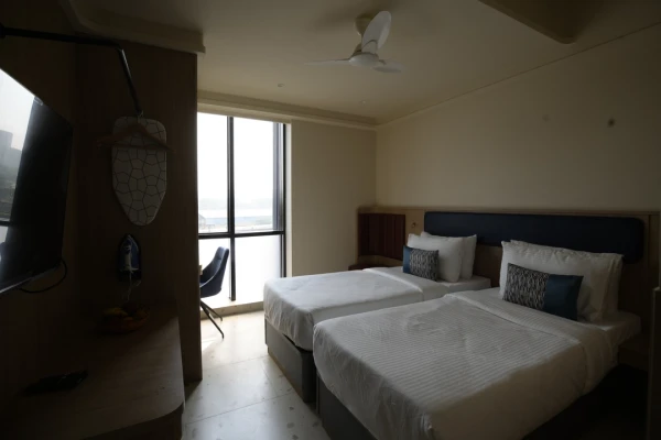 hotels for couple in indie stays nesco goregaon mumbai