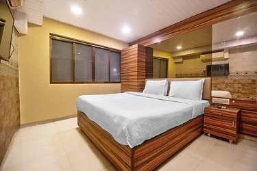 best luxury hotel in lucky galaxy hotel mumbai