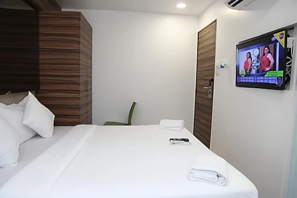 jacuzzi hotel in andheri east, mumbai - lucky galaxy hotel