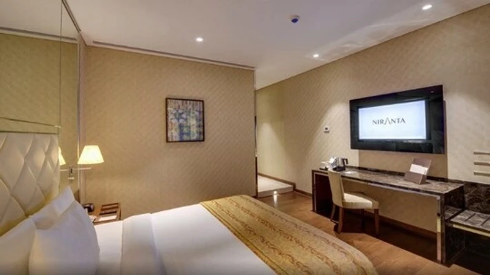 jacuzzi hotel in andheri east, mumbai - niranta airport transit hotel & lounge - t2 arrival landside