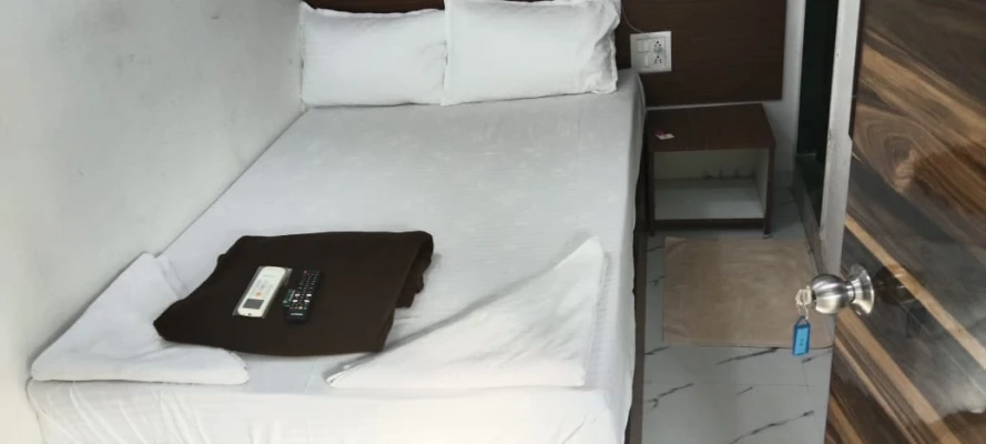 best hourly stay hotels in rr residency mumbai