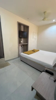 tourist hotels in sanvith palace mumbai