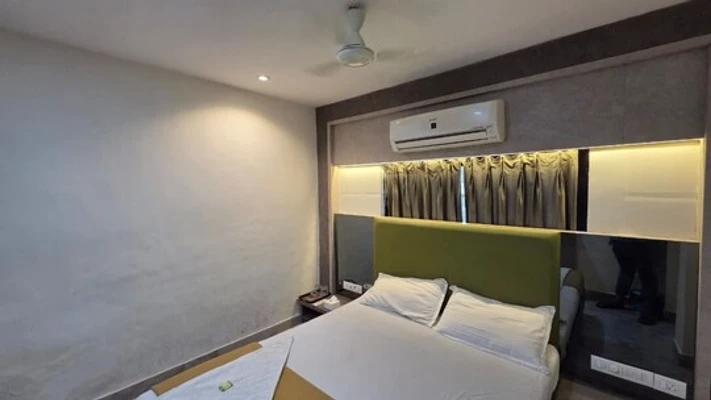 best couple hotels in sanvith palace mumbai