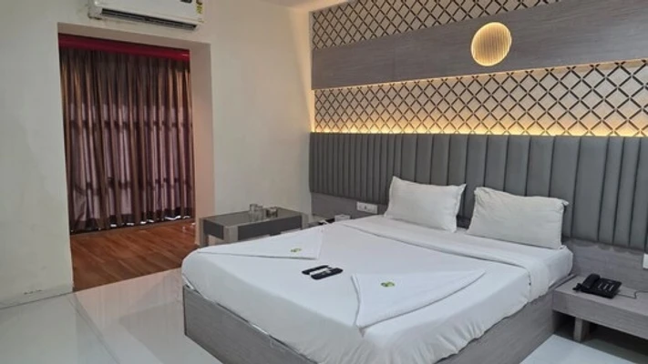 luxury hotel in sanvith palace mumbai
