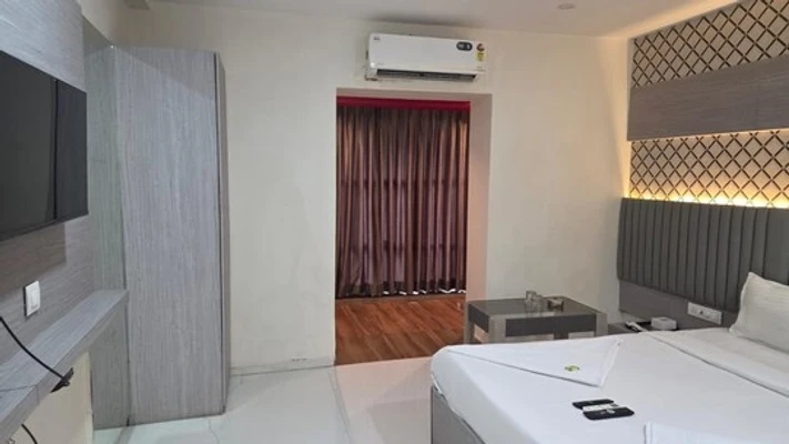 hotel with banquet hall in mira road east, mumbai - sanvith palace