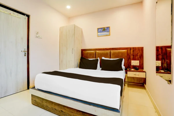 hotel with meeting room in kurla, mumbai - tawakkal guest house