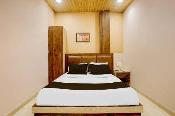 hotel with free parking in kurla, mumbai - tawakkal guest house