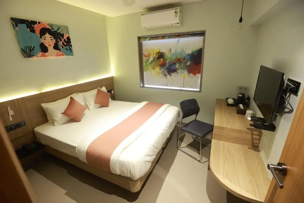 hotel with gym in andheri, mumbai - the bohoo 99