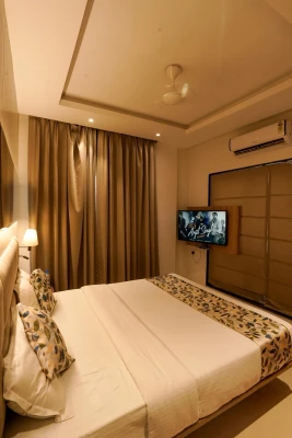 hotel with bar in malad west, mumbai - the food villa malad