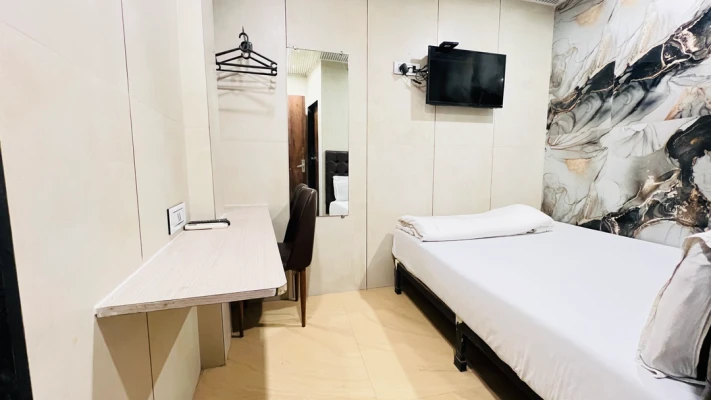 andheri east, mumbai hotel booking - u life hotel