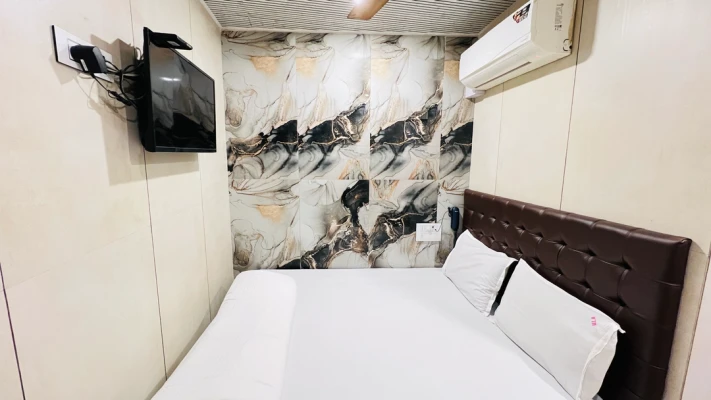 hotel near mumbai railway station - u life hotel