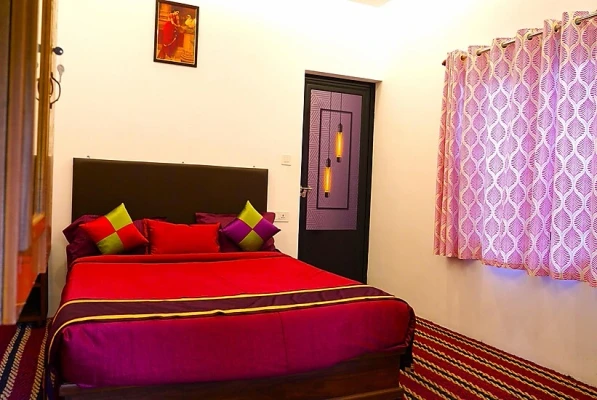 hotel with free parking in munnar colony road, munnar - arabian nights munnar