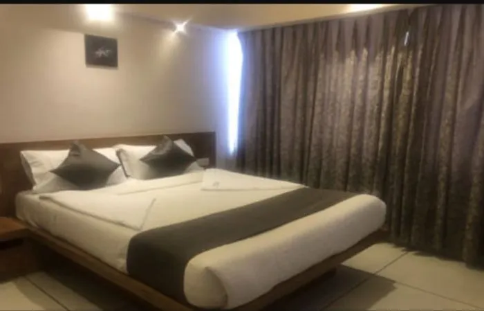 resort in pothamedu, munnar with swimming pool - black berry hills