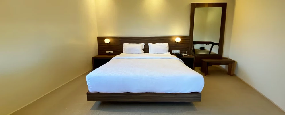 hotel with bar in nandgoan, murud - the byke skylark seafront resort dapoli