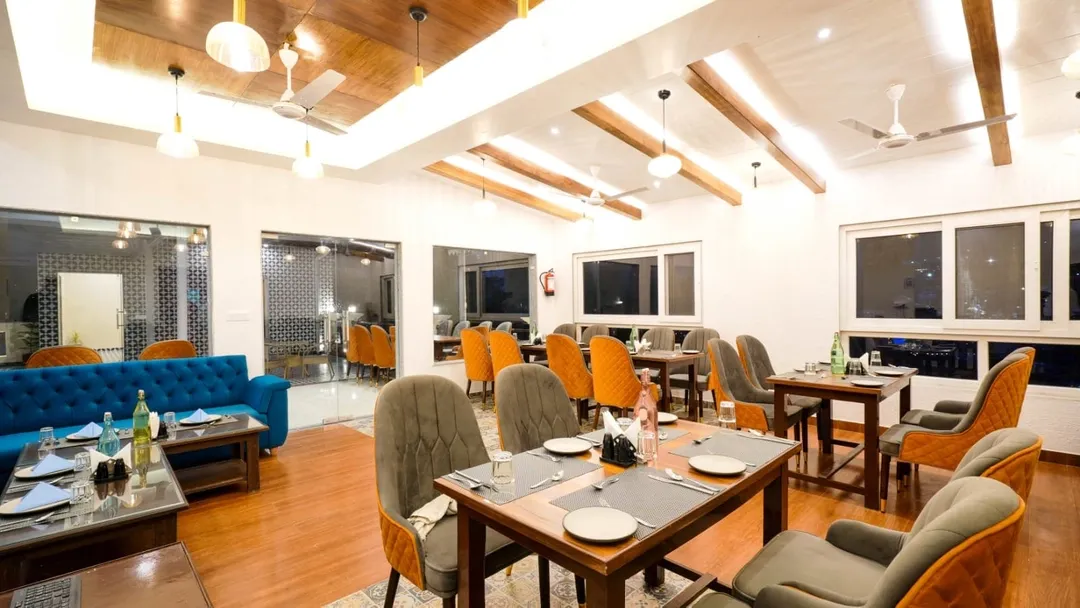 hotel near mussoorie airport - dls oak bush