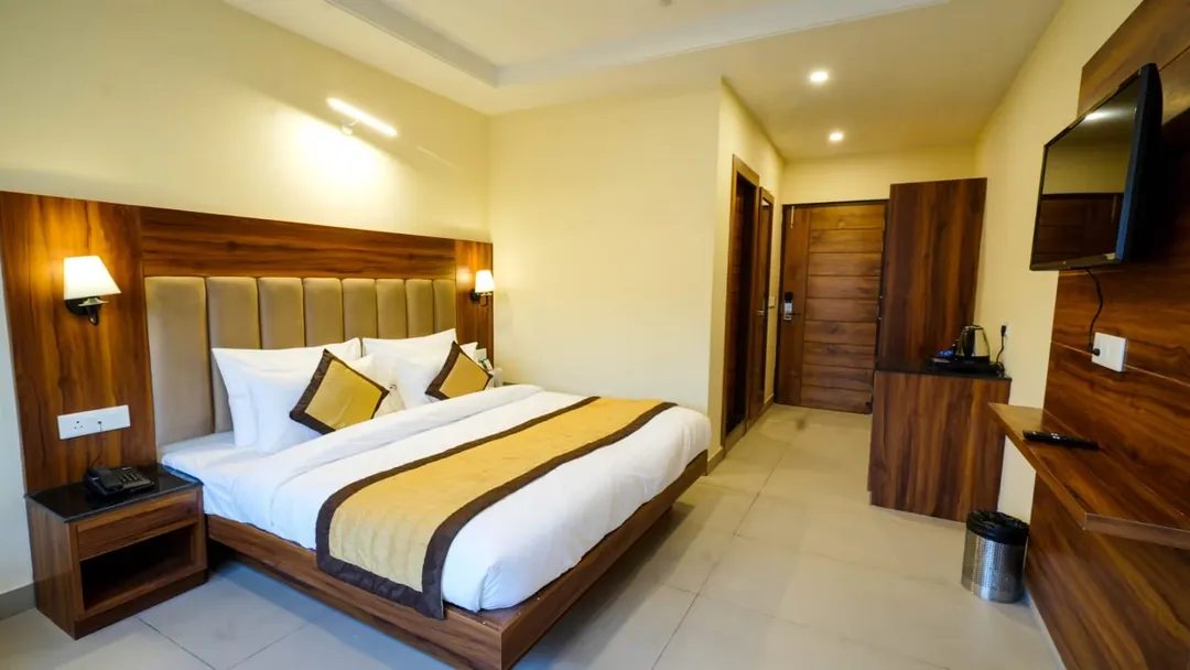 hotel room booking in mall road, mussoorie - dls oak bush