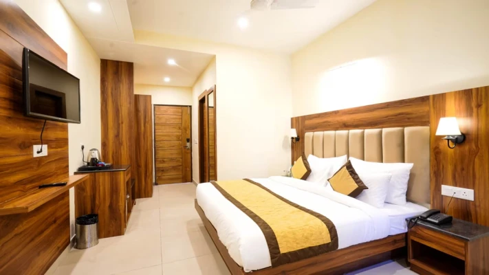 hotel with swimming pool in mall road, mussoorie - dls oak bush