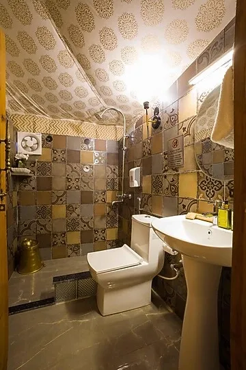 hotel with banquet hall in bhediyana, mussoorie - elivaas zephyr sierra 2 bhk hillside villa with common pool, gym & restro