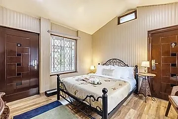 hotel near mussoorie airport - elivaas zephyr timberhill cottage with pool