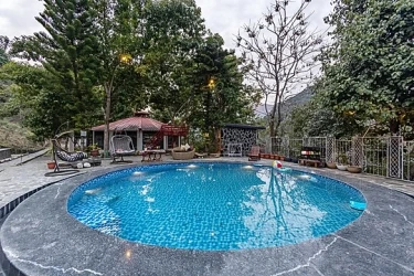 hotel with party hall in bhediyana, mussoorie - elivaas zephyr