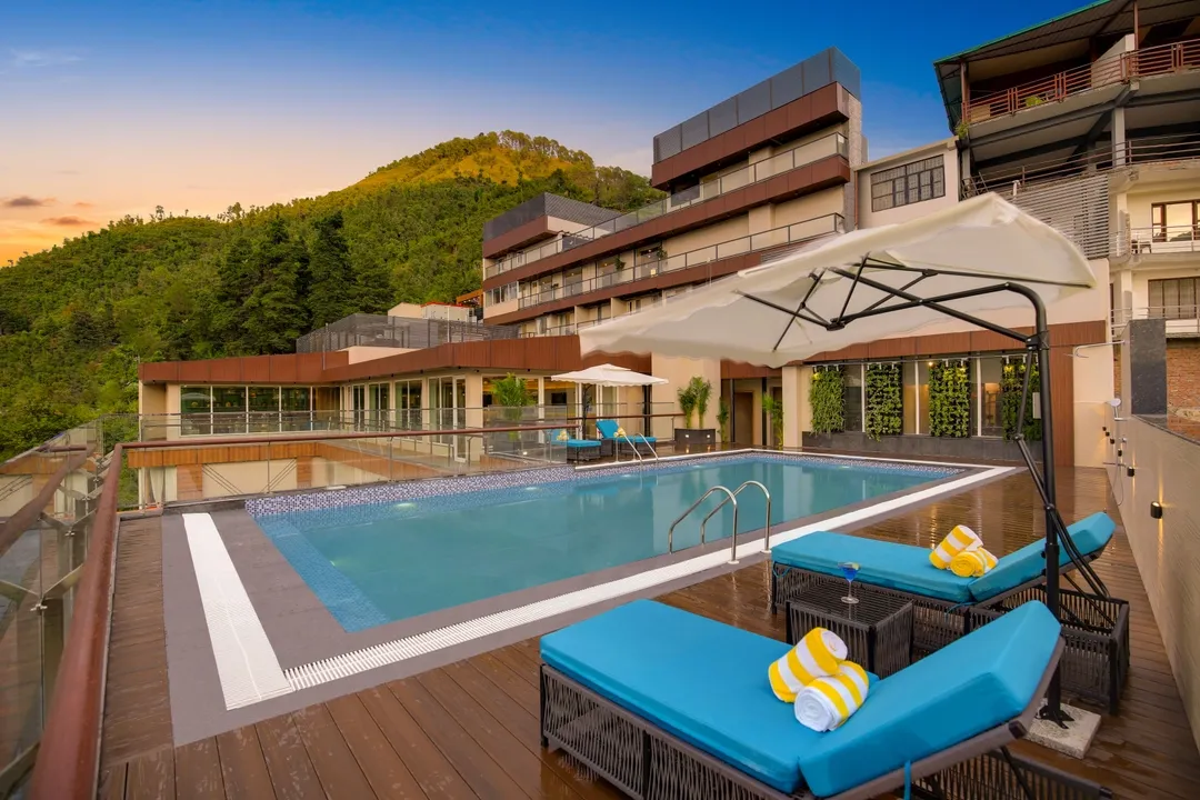 hotel with bar in kempty, mussoorie - keys prima by lemon tree hotel kempty road mussoorie