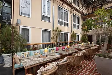 hotel near mussoorie airport - romeo lane mussoorie by alivaa