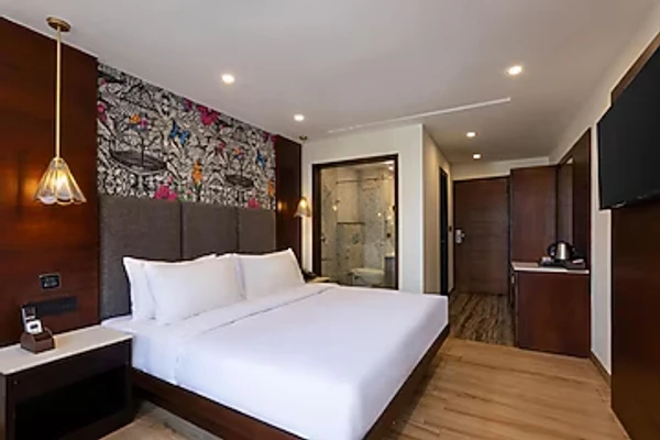 hotel with party hall in mall road, mussoorie - romeo lane mussoorie by alivaa