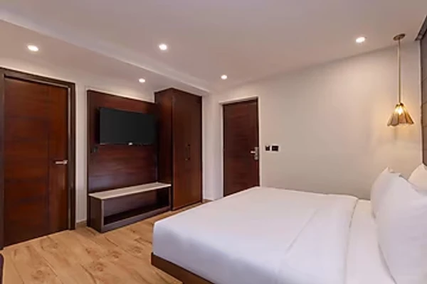 hotel in mall road, mussoorie for family - romeo lane mussoorie by alivaa