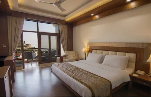 Resort in the mall road, mussoorie - the solitaire resort