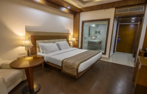 resort in the mall road, mussoorie with jacuzzi - the solitaire resort