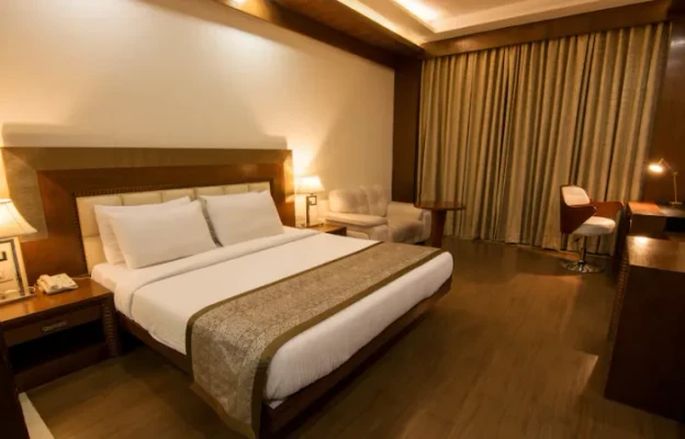 holiday resort in the mall road, mussoorie - the solitaire resort