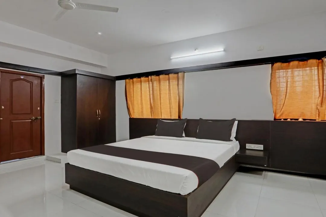 best business hotels in emara grand mysore