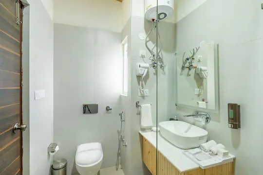 hotel with swimming pool in shambhuwala, nahan - elivaas stars and windsongs nahan