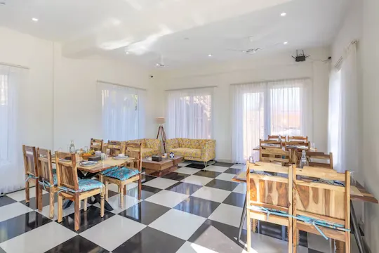 hotel with bar in shambhuwala, nahan - elivaas stars and windsongs nahan