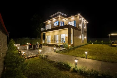 hotel in bhimtal, nainital for couples - alaya stays avasa 3 bhk with lush garden & gazebo