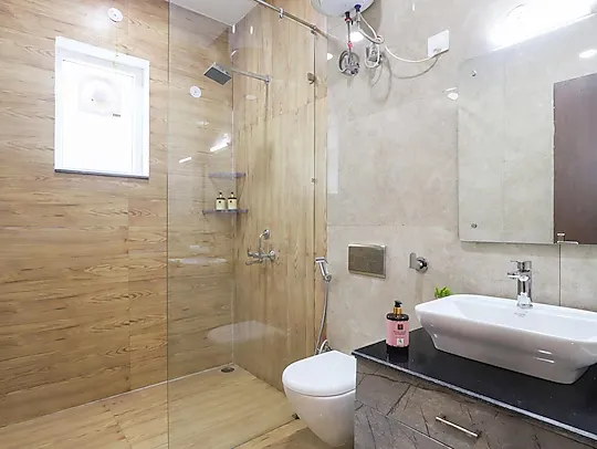 jacuzzi hotel in bhimtal, nainital - alaya stays avasa 3 bhk with lush garden & gazebo
