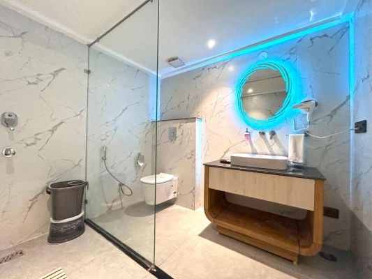 hotel with party hall in ayarpatta, nainital - dls hotel emerald