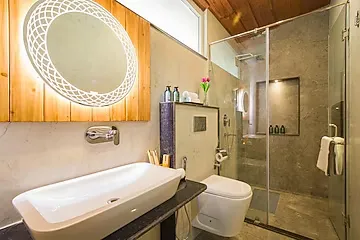 hotel near nainital railway station - elivaas twin chalets 4 bhk escape with valley facing law & terrace