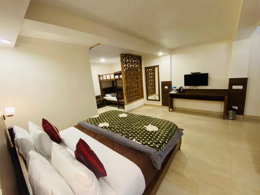 hotel with party hall in mallital, nainital - hotel aroma nainital