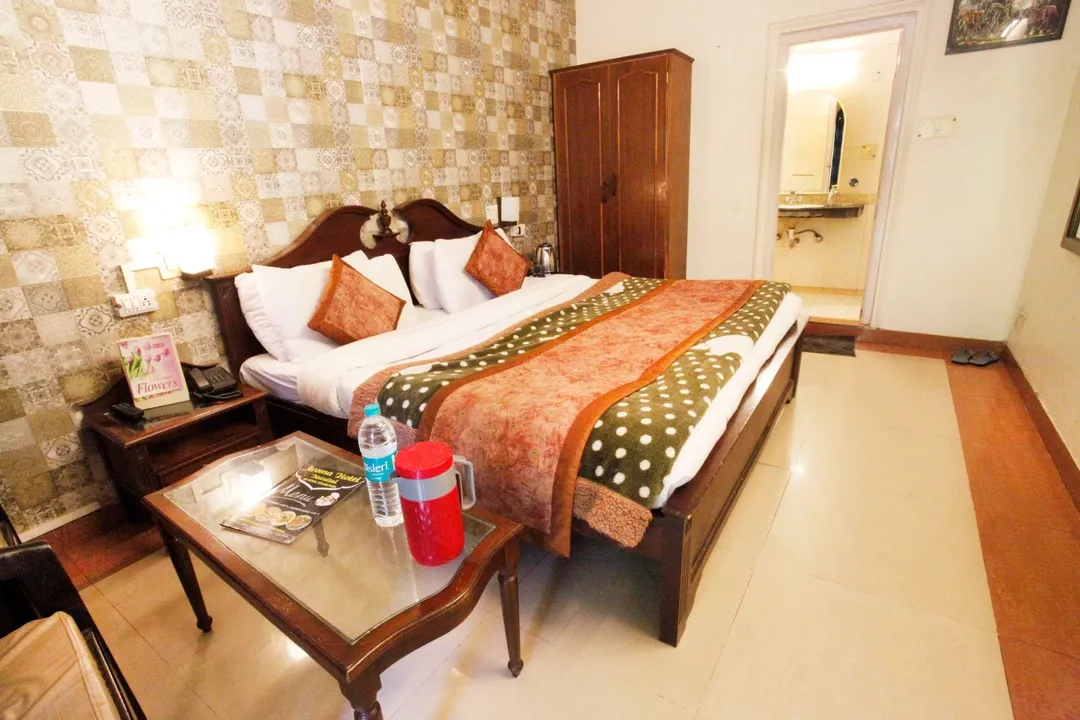 hotel with meeting room in mallital, nainital - hotel aroma nainital