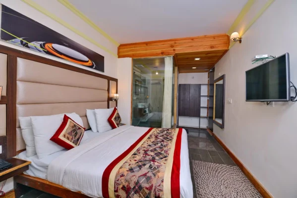 hotel with swimming pool in mallital, nainital - hotel aroma nainital