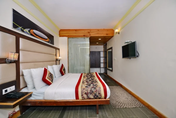 hotel with bar in mallital, nainital - hotel aroma nainital