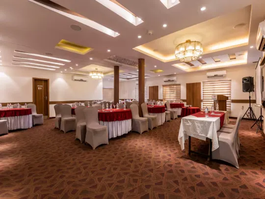 hotel with free parking in rane nagar, nashik - ecko nashik hotel