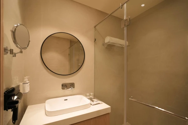 hotel near nashik airport - keys prima by lemon tree hotels nashik