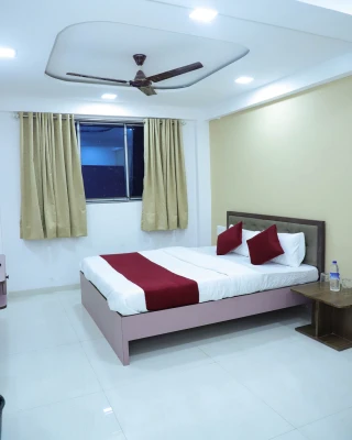 book hotels in hotel devanshri ambeghar