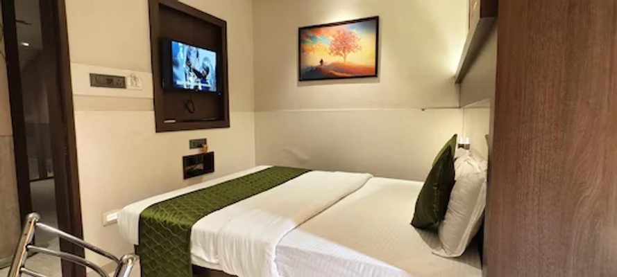 hotel stay in hotel express airoli navi-mumbai