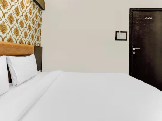 hotel with bar in nerul, navi mumbai - hotel geeta palace