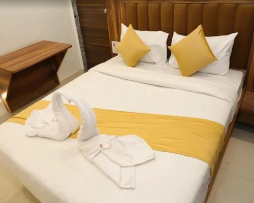 hotel with swimming pool in ulwe, navi mumbai - hotel ratna residency