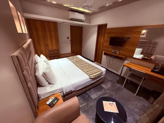 budget hotel in kopar khairane, navi mumbai - hotel varishtta