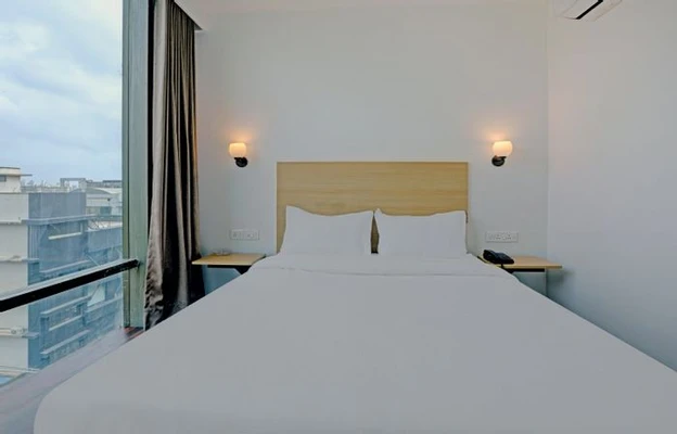hourly stay in hotel vista banquet and suites navi-mumbai
